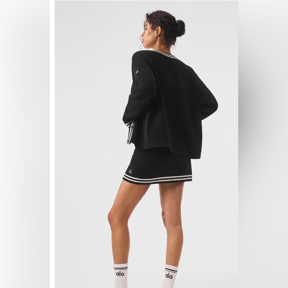 ALO Yoga Black Cardigan with Cream Trim - Picture 2 of 6